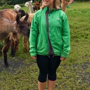 Women’s north face rain jacket w. zipper and hood